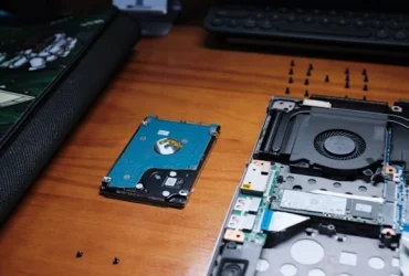 Jak odzyskać dane z dysku laptopa albo zepsutego komputera?